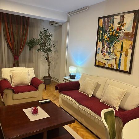 Lovely Square Apartment Purple Velvet Skopie Exterior foto