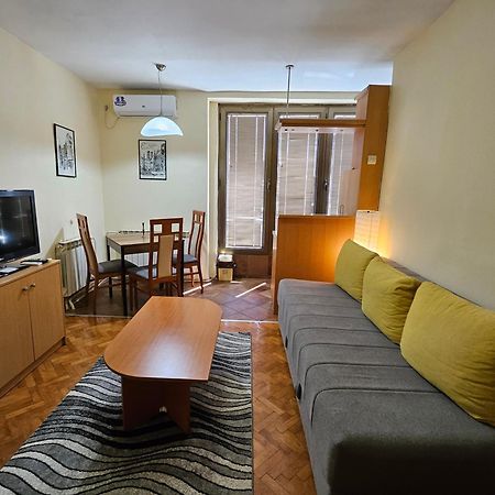 Lovely Square Apartment Purple Velvet Skopie Exterior foto