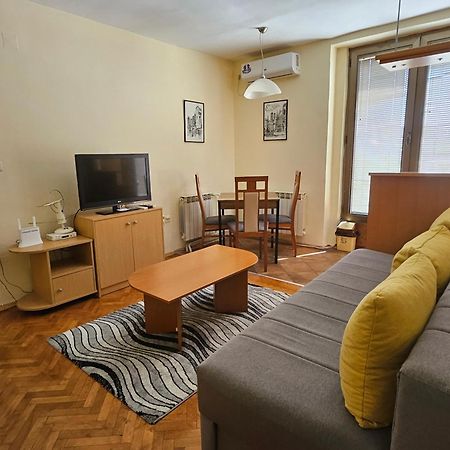Lovely Square Apartment Purple Velvet Skopie Exterior foto