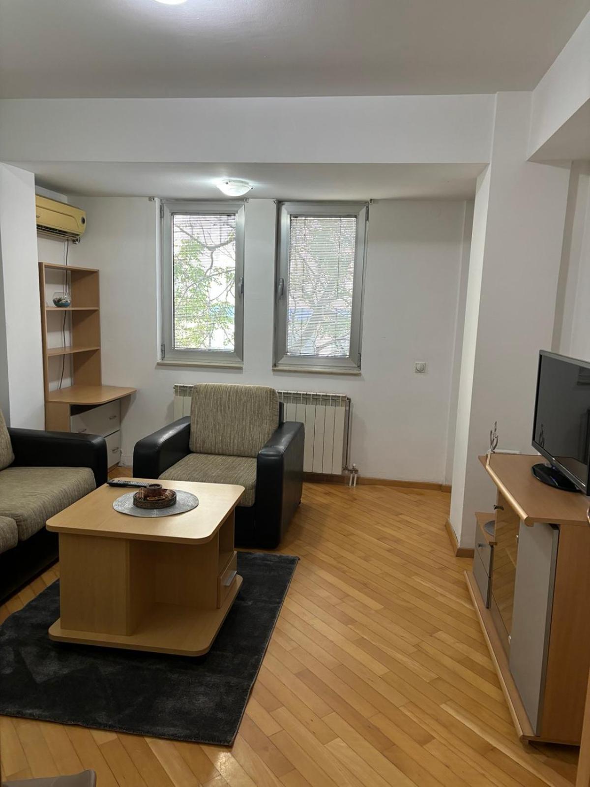 Lovely Square Apartment Purple Velvet Skopie Habitación foto