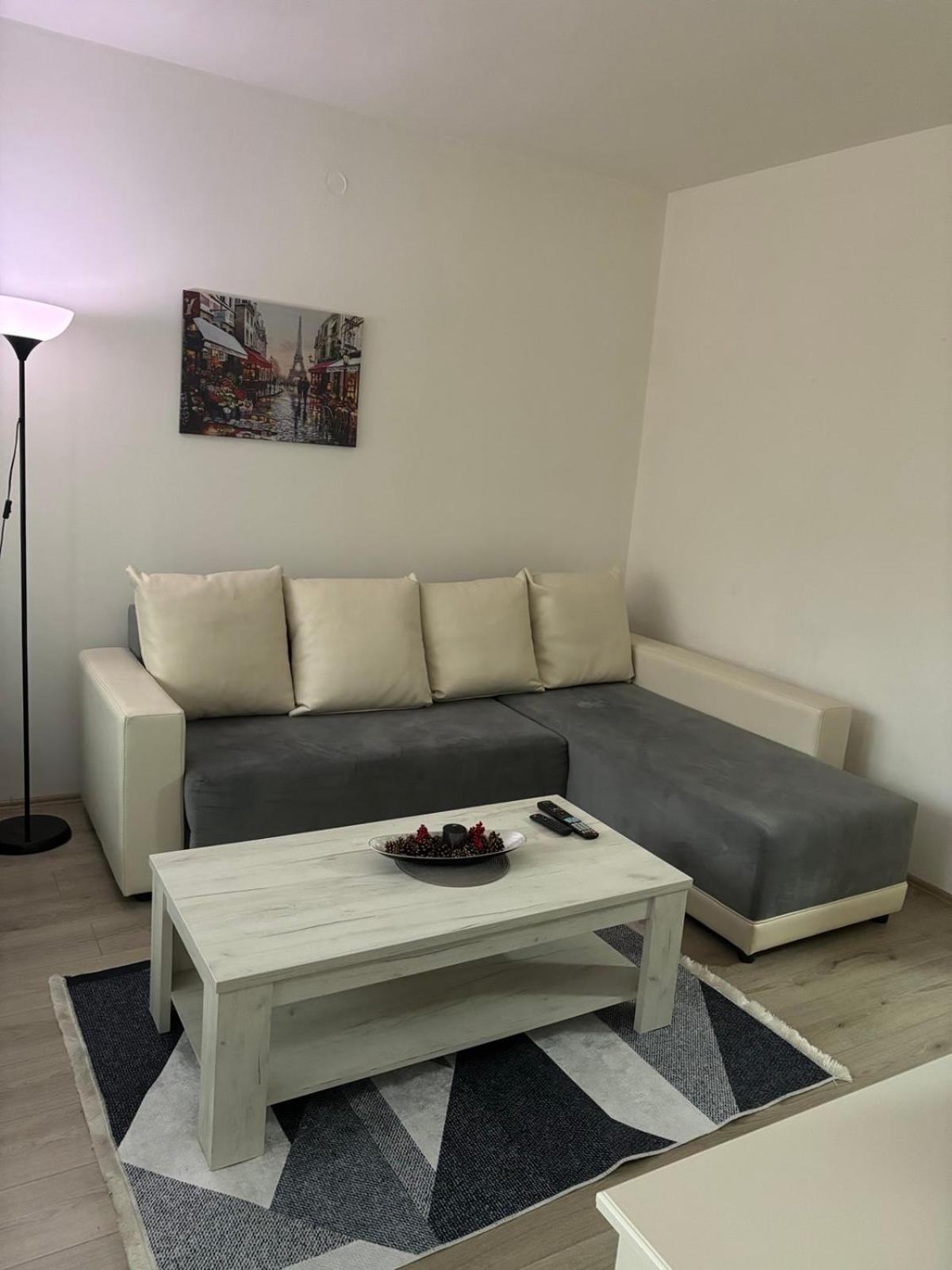 Lovely Square Apartment Purple Velvet Skopie Exterior foto