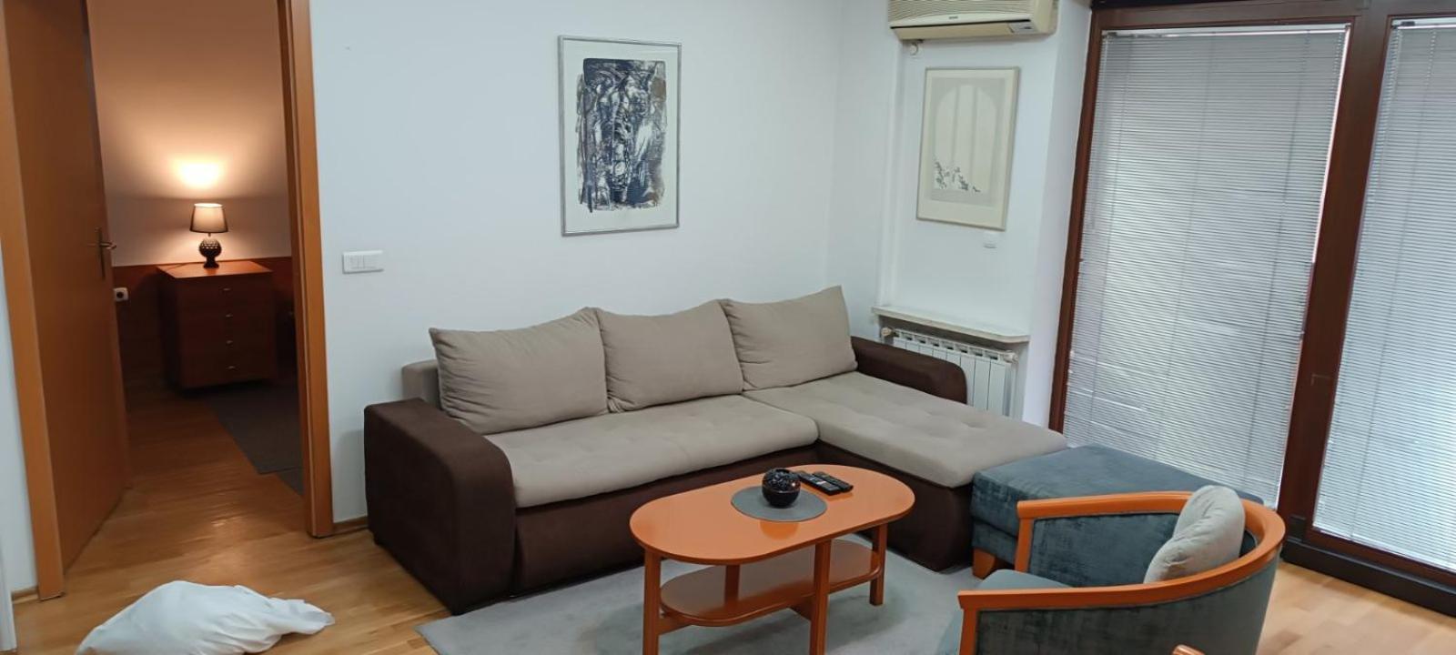 Lovely Square Apartment Purple Velvet Skopie Habitación foto