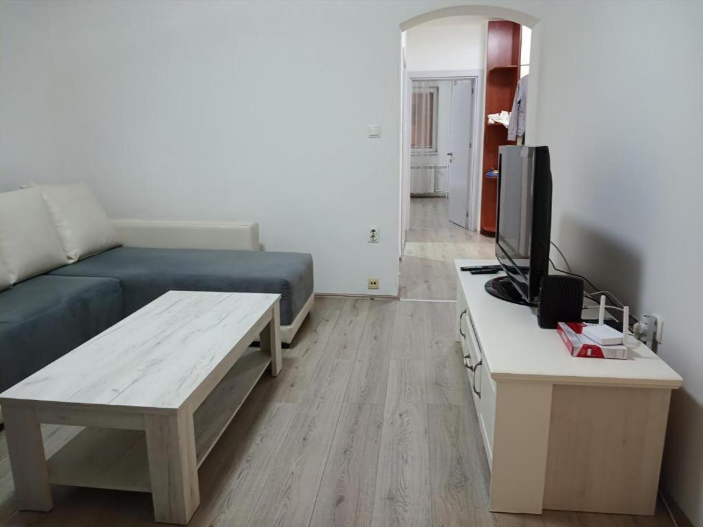 Lovely Square Apartment Purple Velvet Skopie Habitación foto