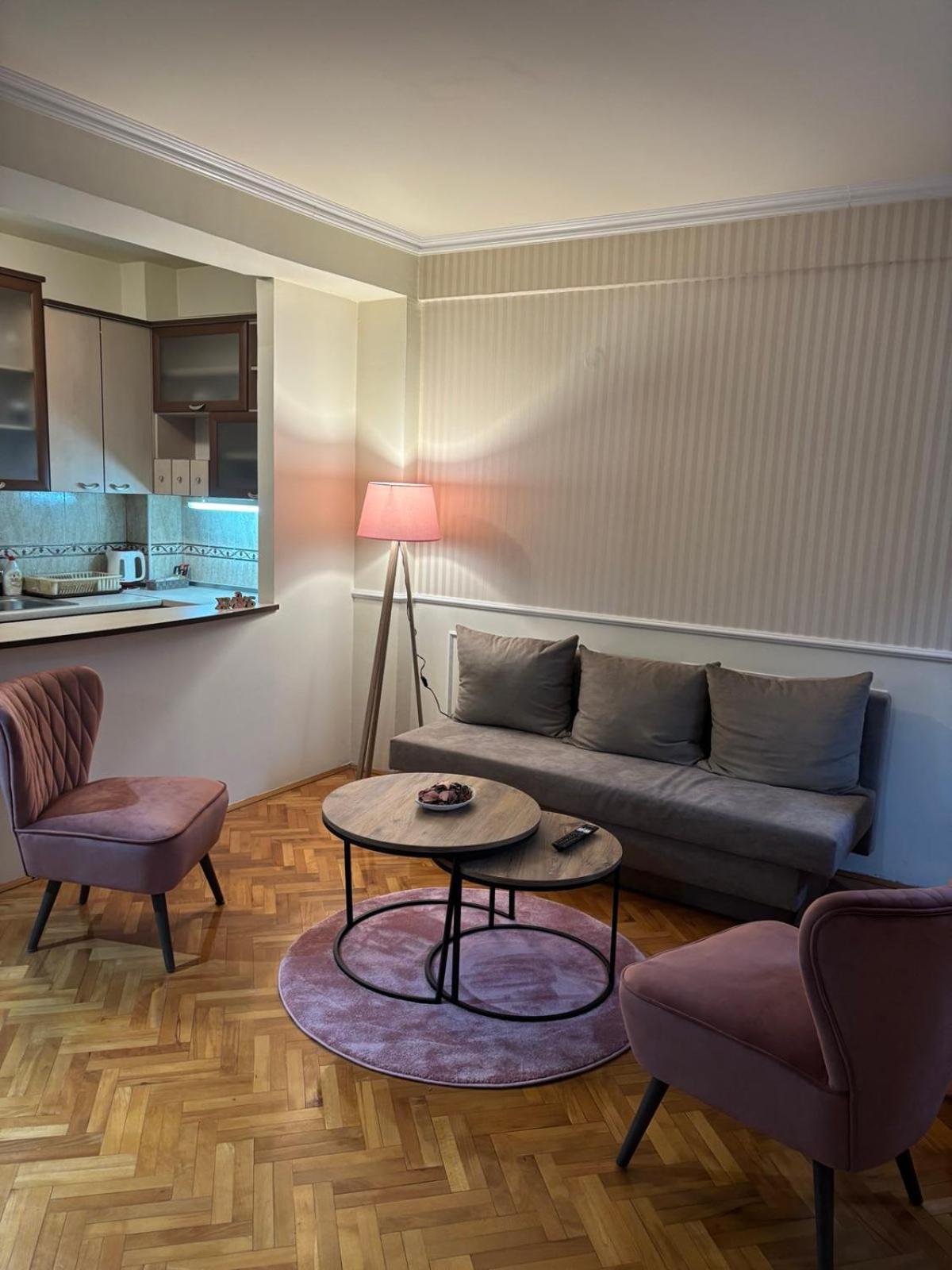 Lovely Square Apartment Purple Velvet Skopie Exterior foto
