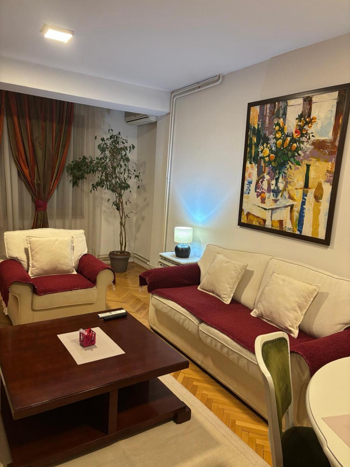 Lovely Square Apartment Purple Velvet Skopie Exterior foto