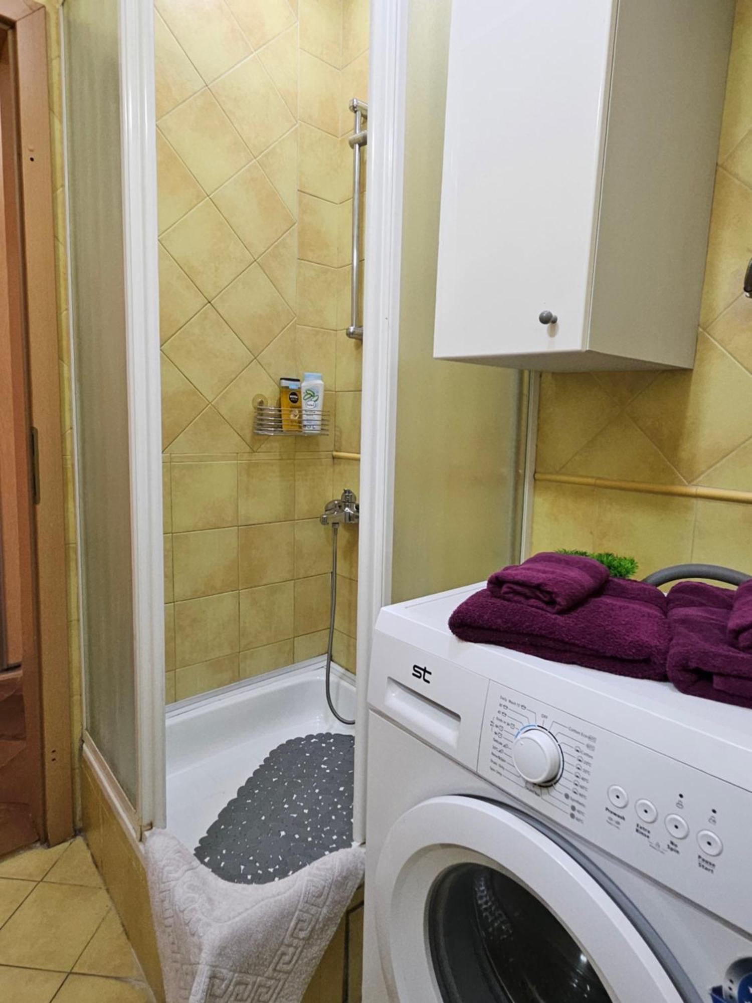 Lovely Square Apartment Purple Velvet Skopie Habitación foto