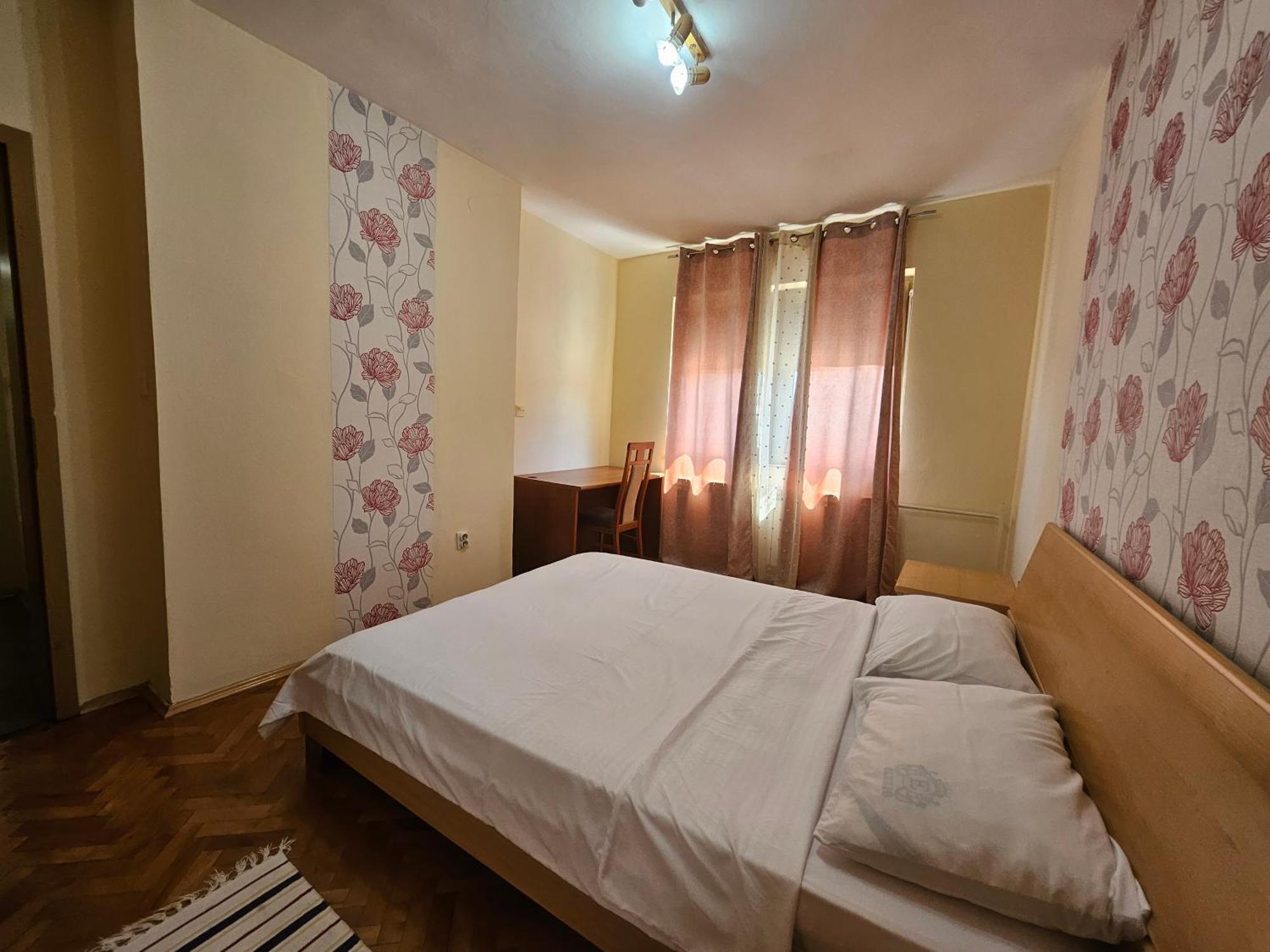Lovely Square Apartment Purple Velvet Skopie Habitación foto