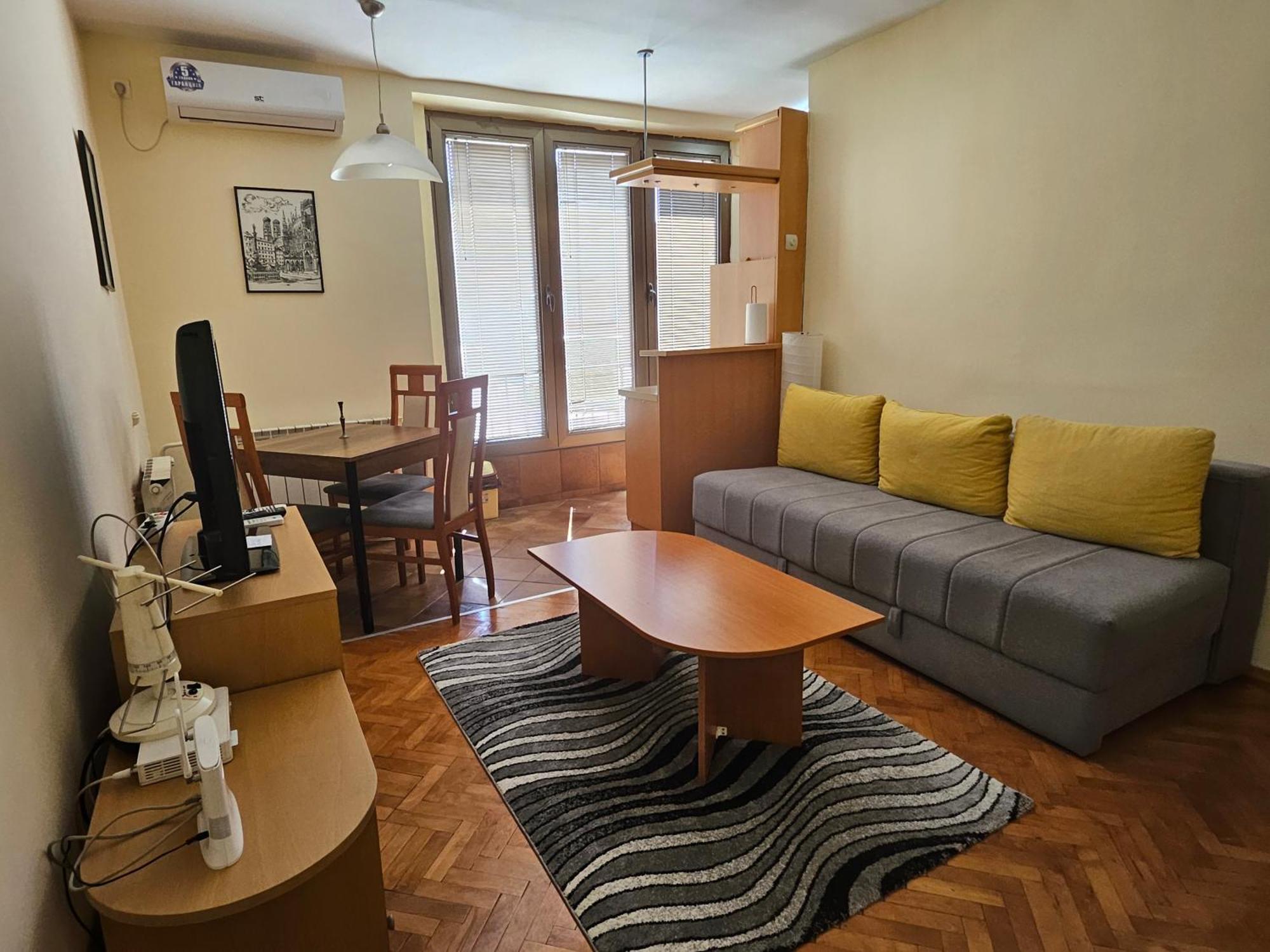 Lovely Square Apartment Purple Velvet Skopie Habitación foto