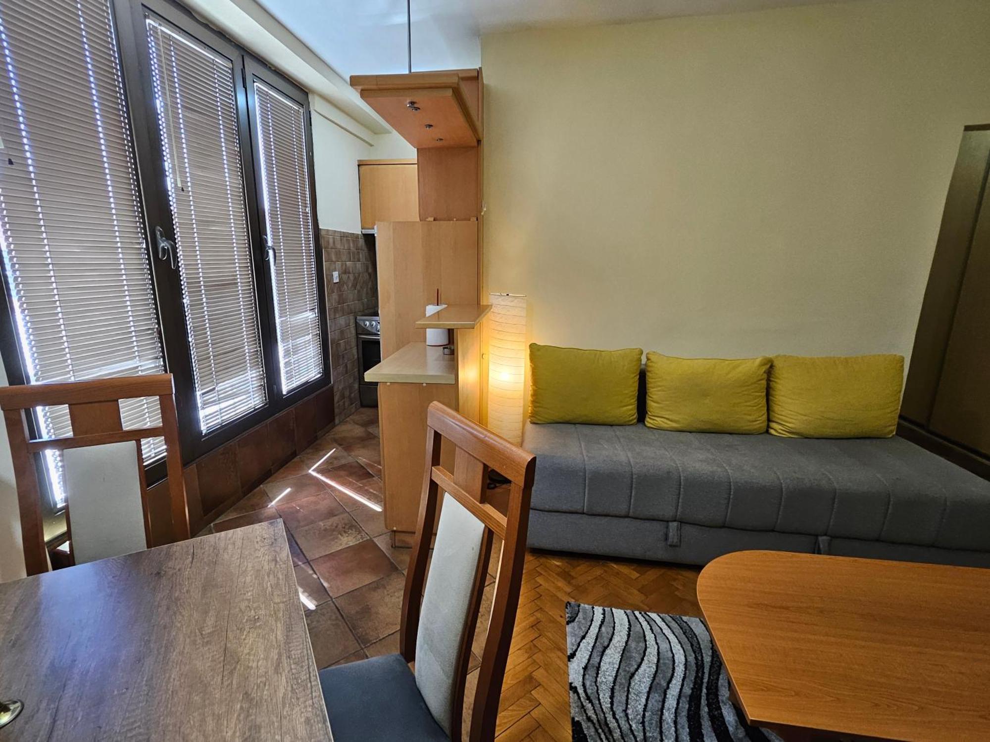 Lovely Square Apartment Purple Velvet Skopie Habitación foto