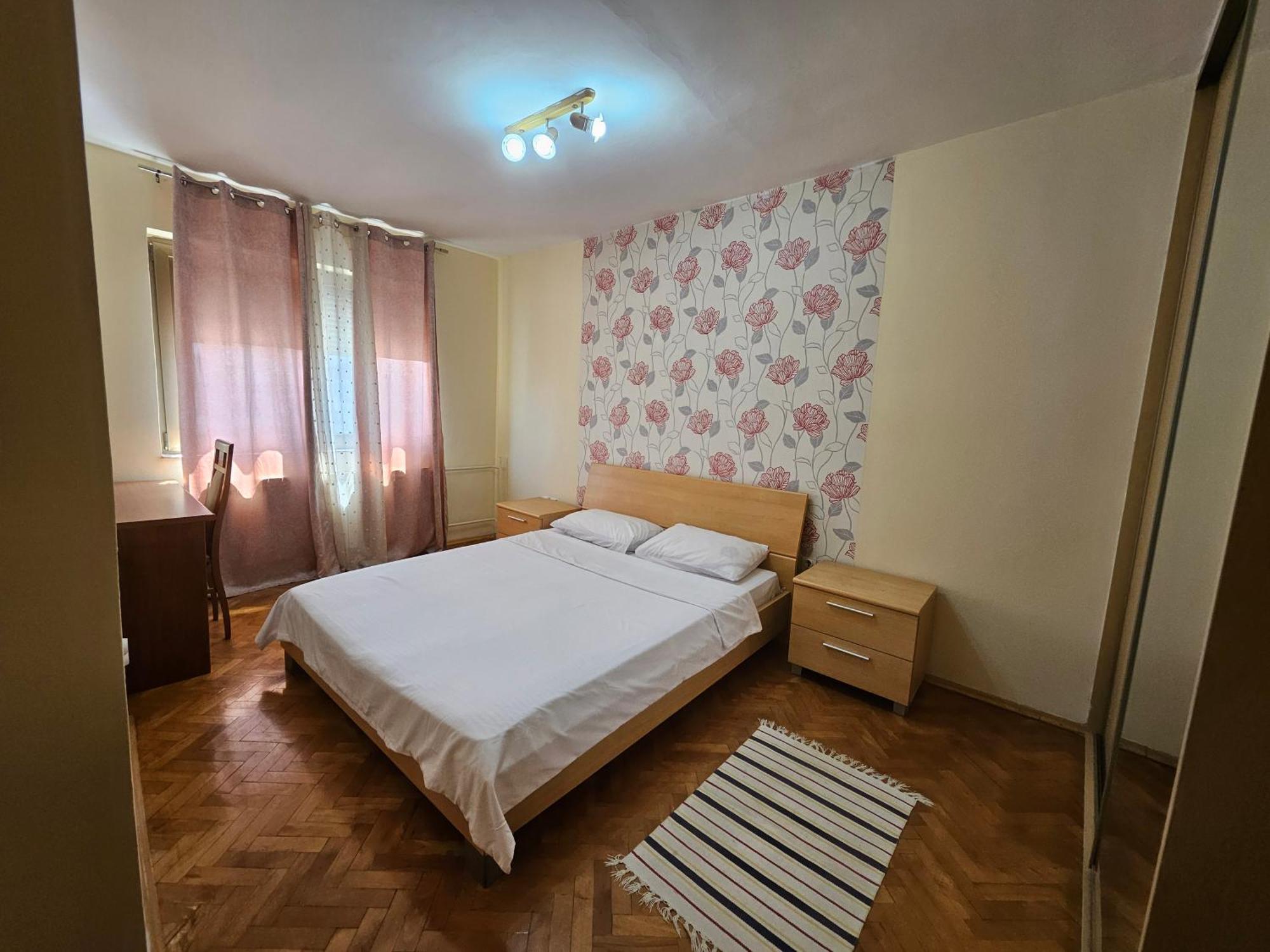 Lovely Square Apartment Purple Velvet Skopie Habitación foto
