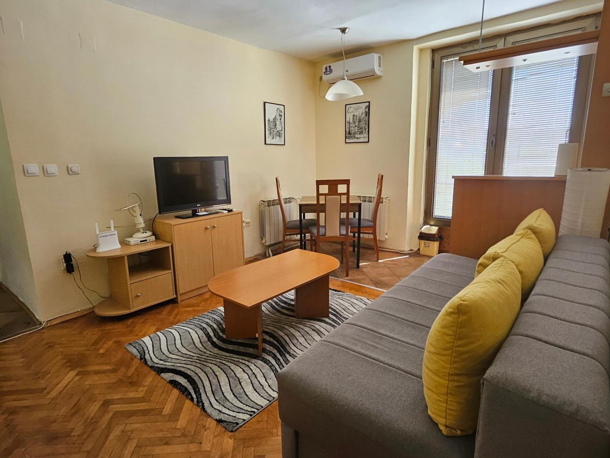 Lovely Square Apartment Purple Velvet Skopie Exterior foto
