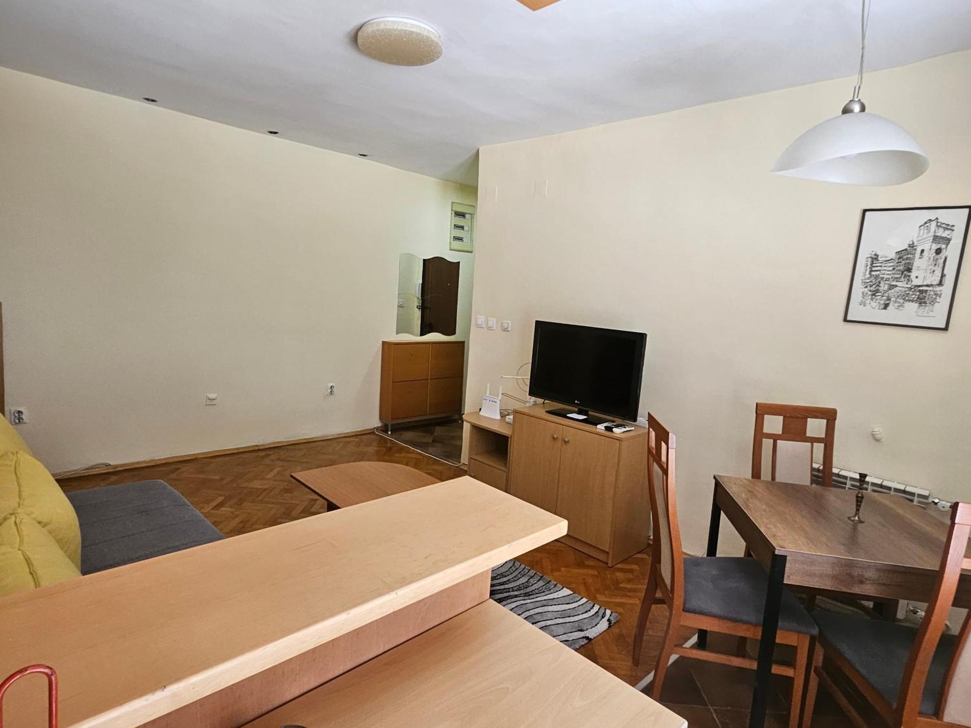 Lovely Square Apartment Purple Velvet Skopie Habitación foto